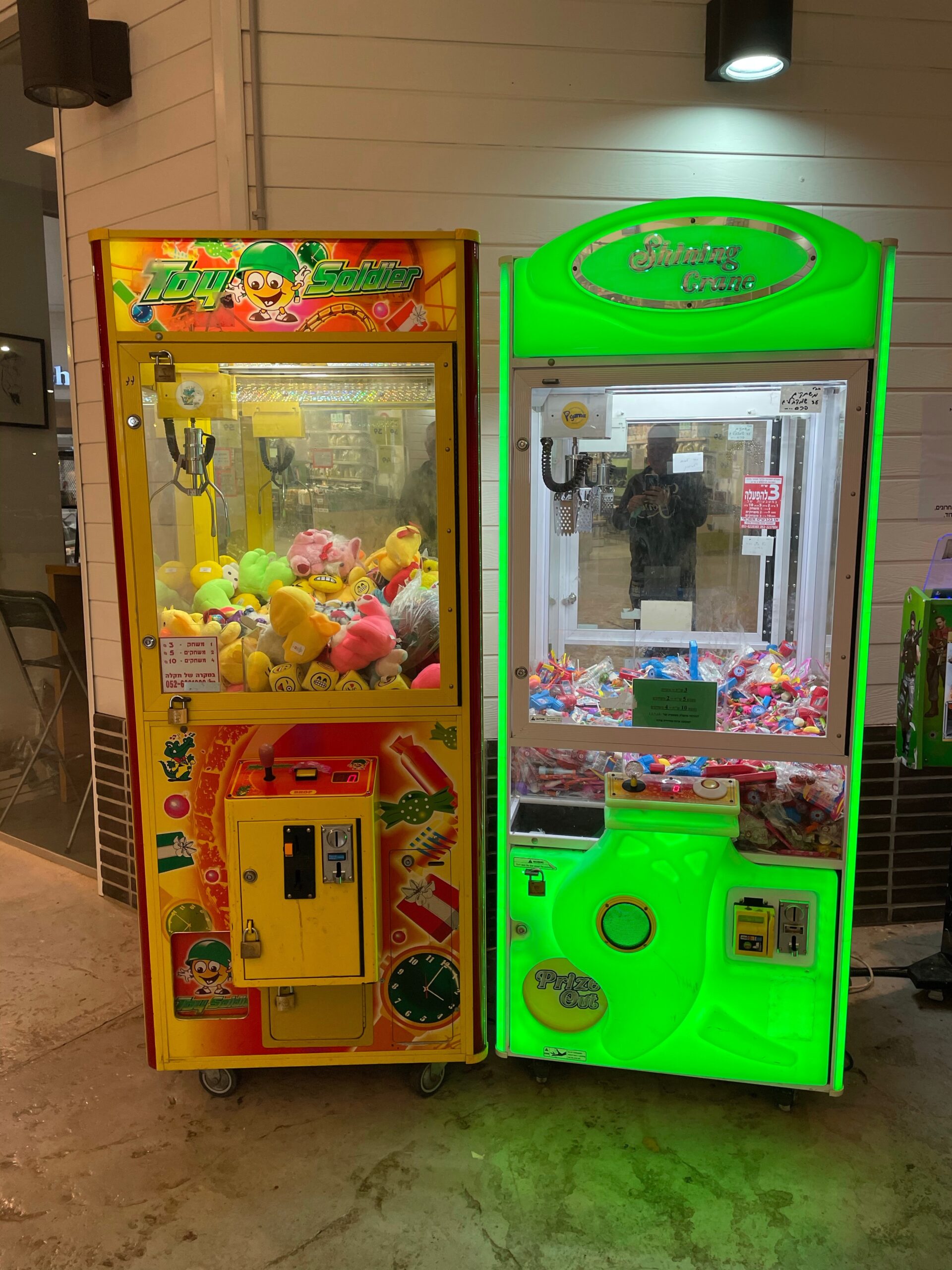 The Benefits of Installing a Mini Claw Machine in Your Palm Beach County Restaurant